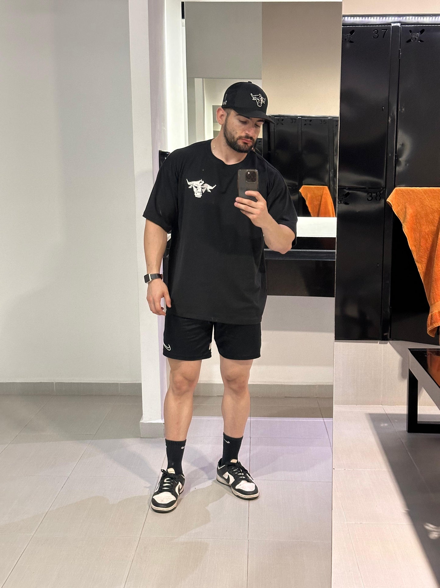 PLAYERA NEGRA OVERSIZE BULL