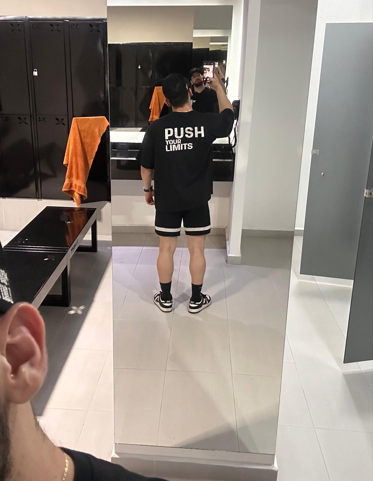 PLAYERA NEGRA OVERSIZE BULL